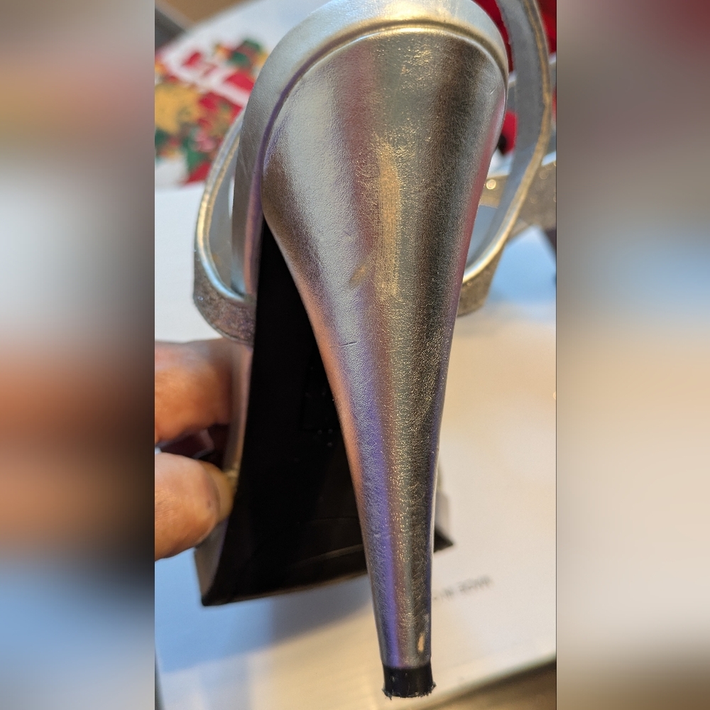 FIONI Night Silver Glitter 4 1/2" Heels. **Size 8. - Picture 14 of 16